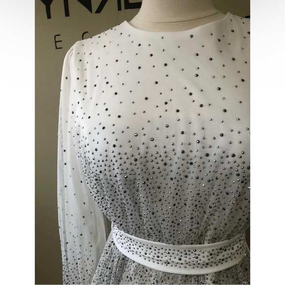 White Beaded dress with belt - Picture 3 of 10